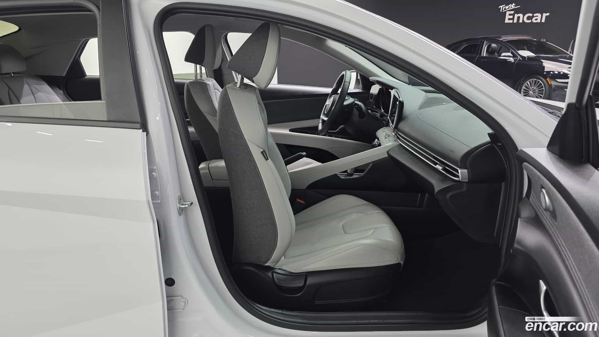 AVANTE Hyundai 2021.4-OPTION-015