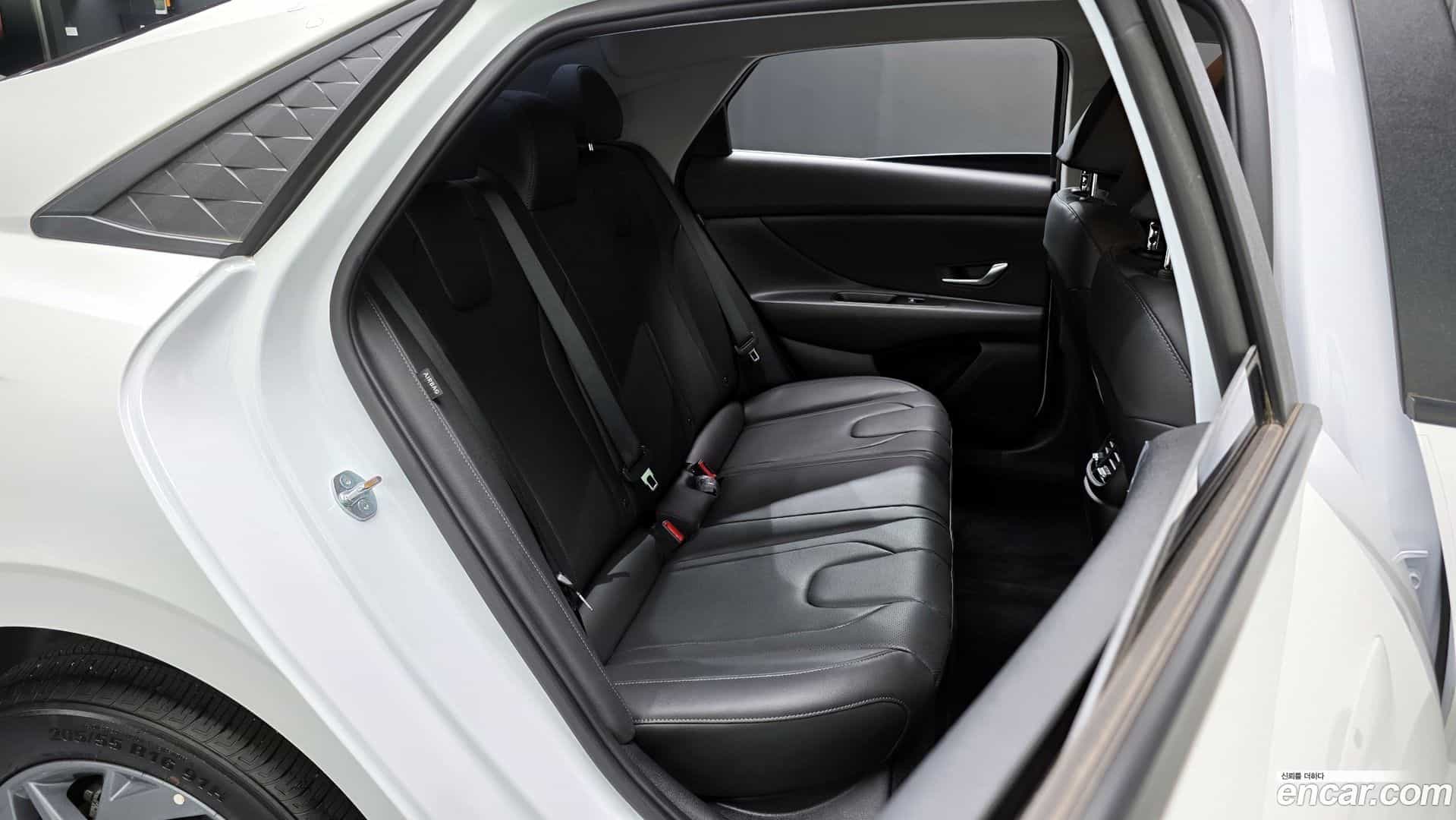 AVANTE Hyundai 2024.10-OPTION-015