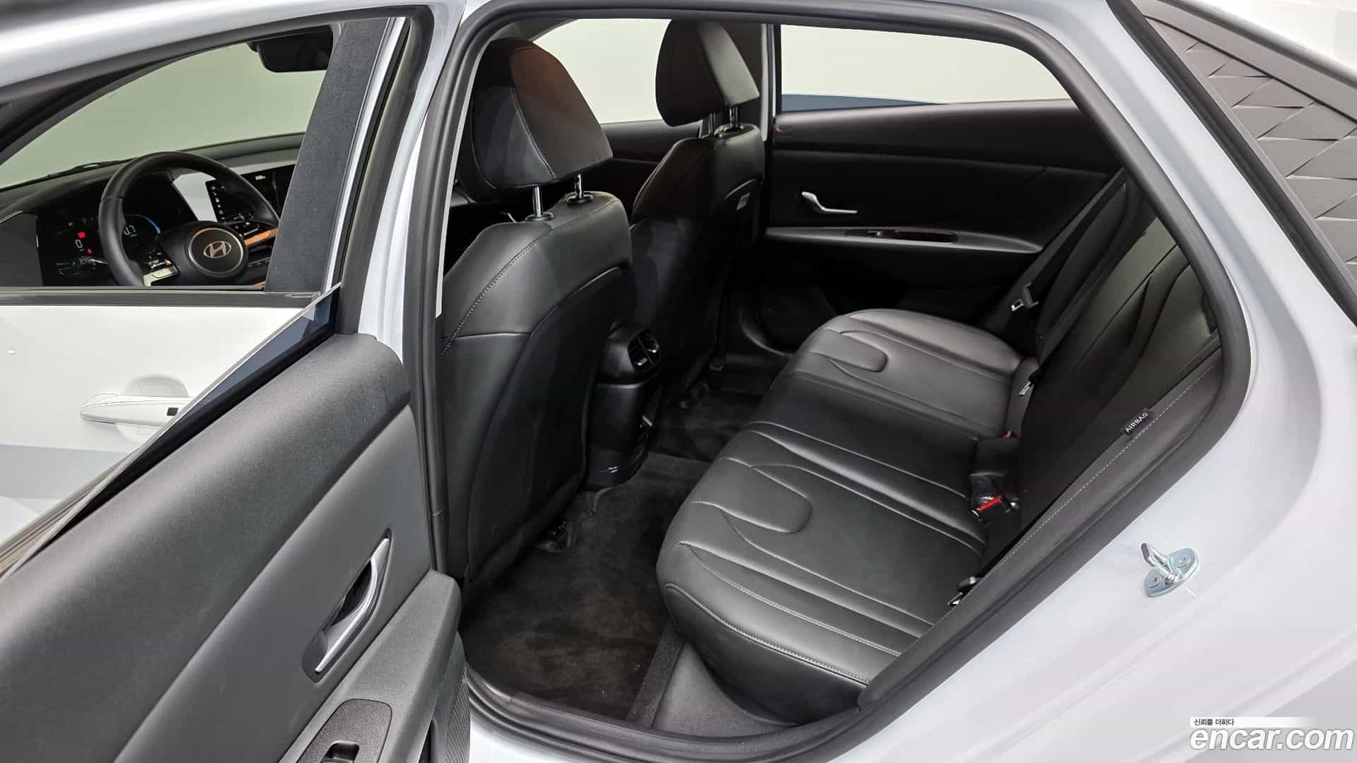 AVANTE Hyundai 2024.10-OPTION-016