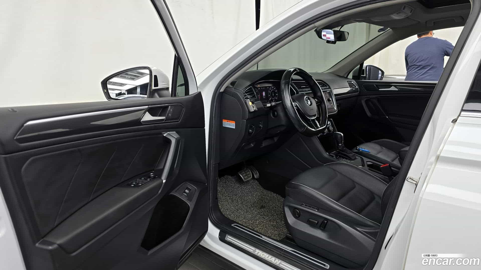 Tiguan Volkswagen 2018.6-INNER-010