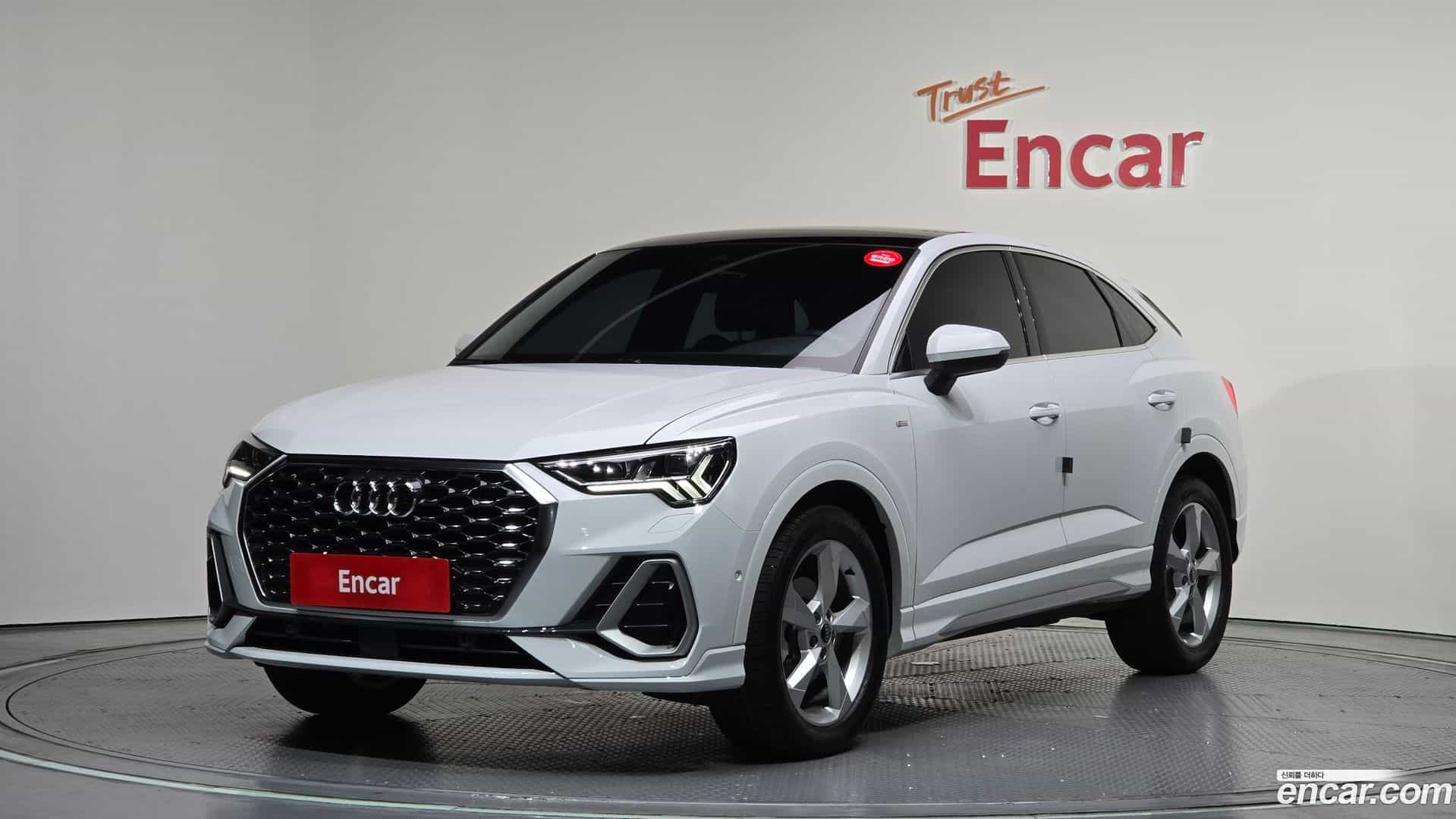 Q3 Audi 2024.11-OUTER-001