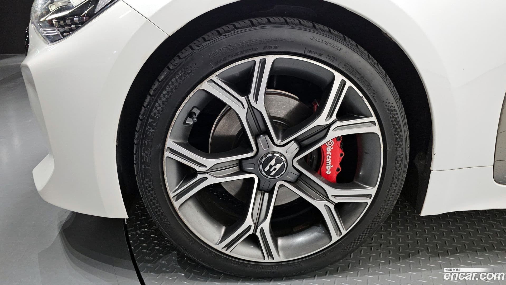 Main__Slider__Photo:Stinger Kia 2017.7-4