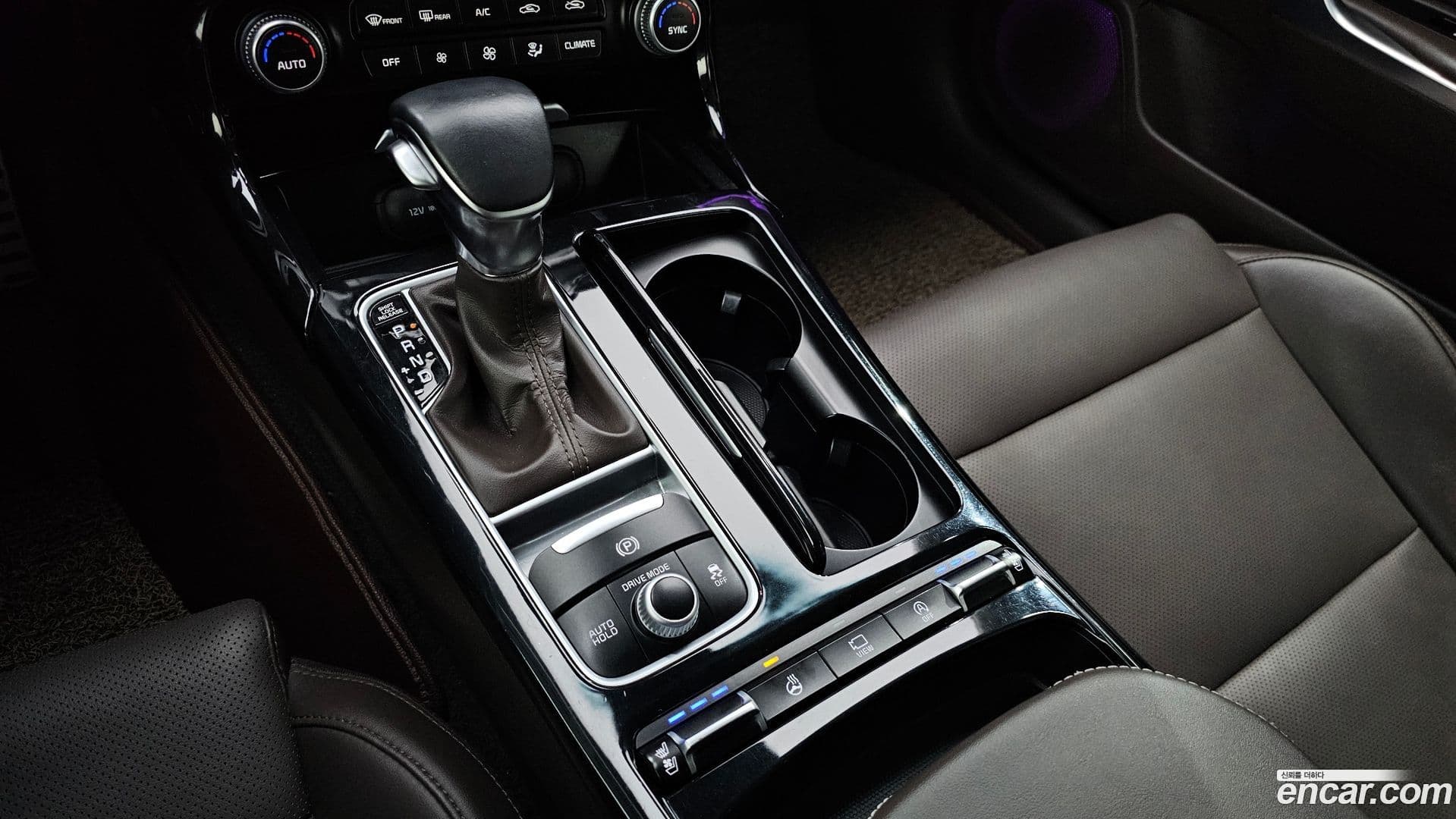 Main__Slider__Photo:Stinger Kia 2017.7-8