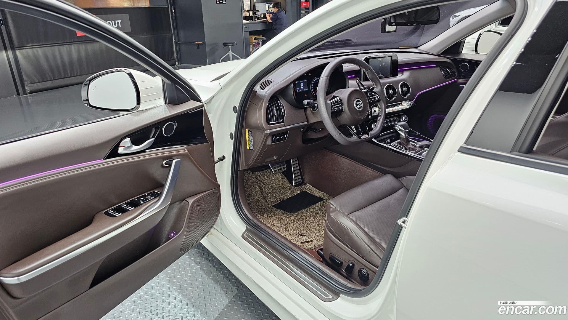 Main__Slider__Photo:Stinger Kia 2017.7-9