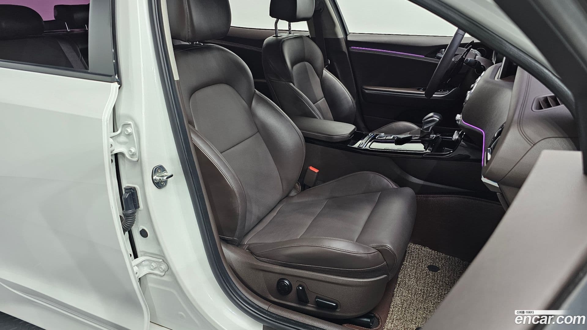 Main__Slider__Photo:Stinger Kia 2017.7-10