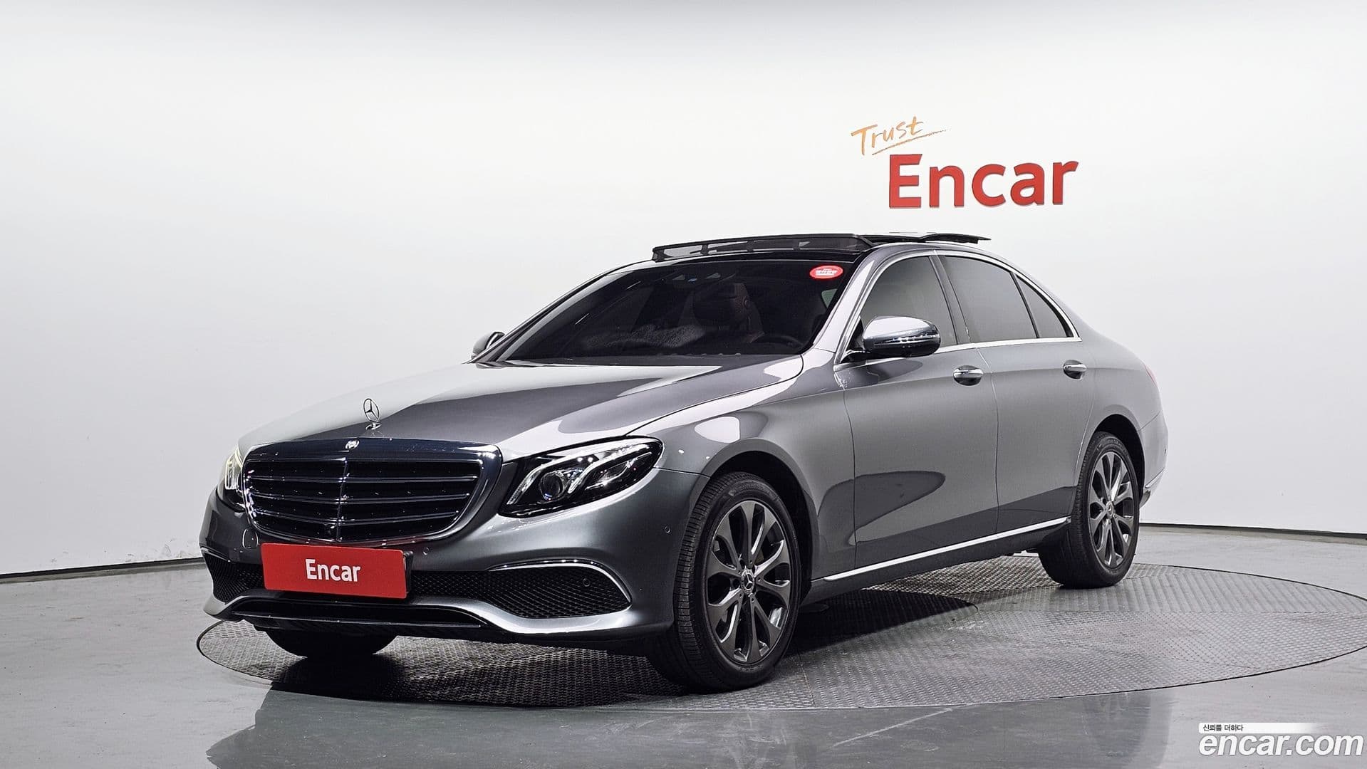 Main__Slider__Photo:E-Class Mercedes-Benz 2017.5-0