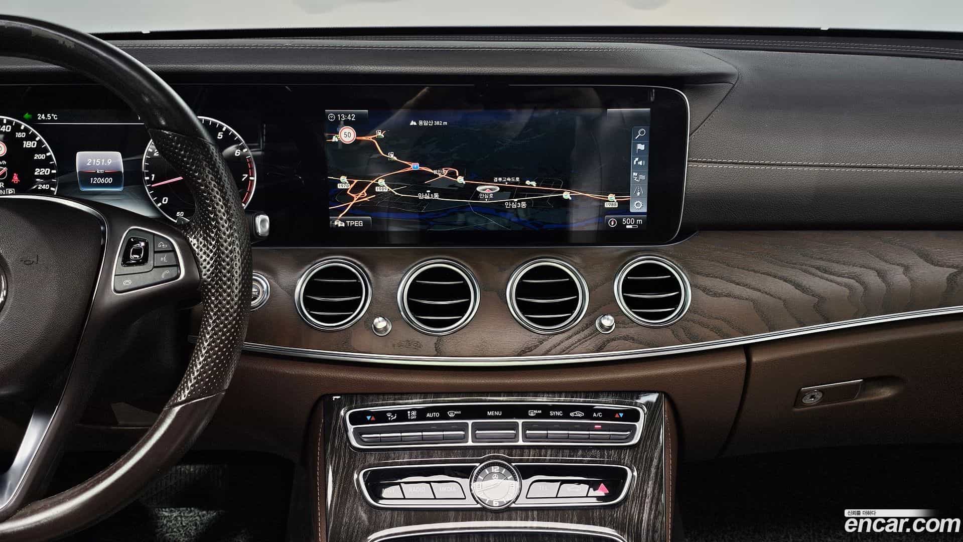 E-Class Mercedes-Benz 2017.5-OPTION-017