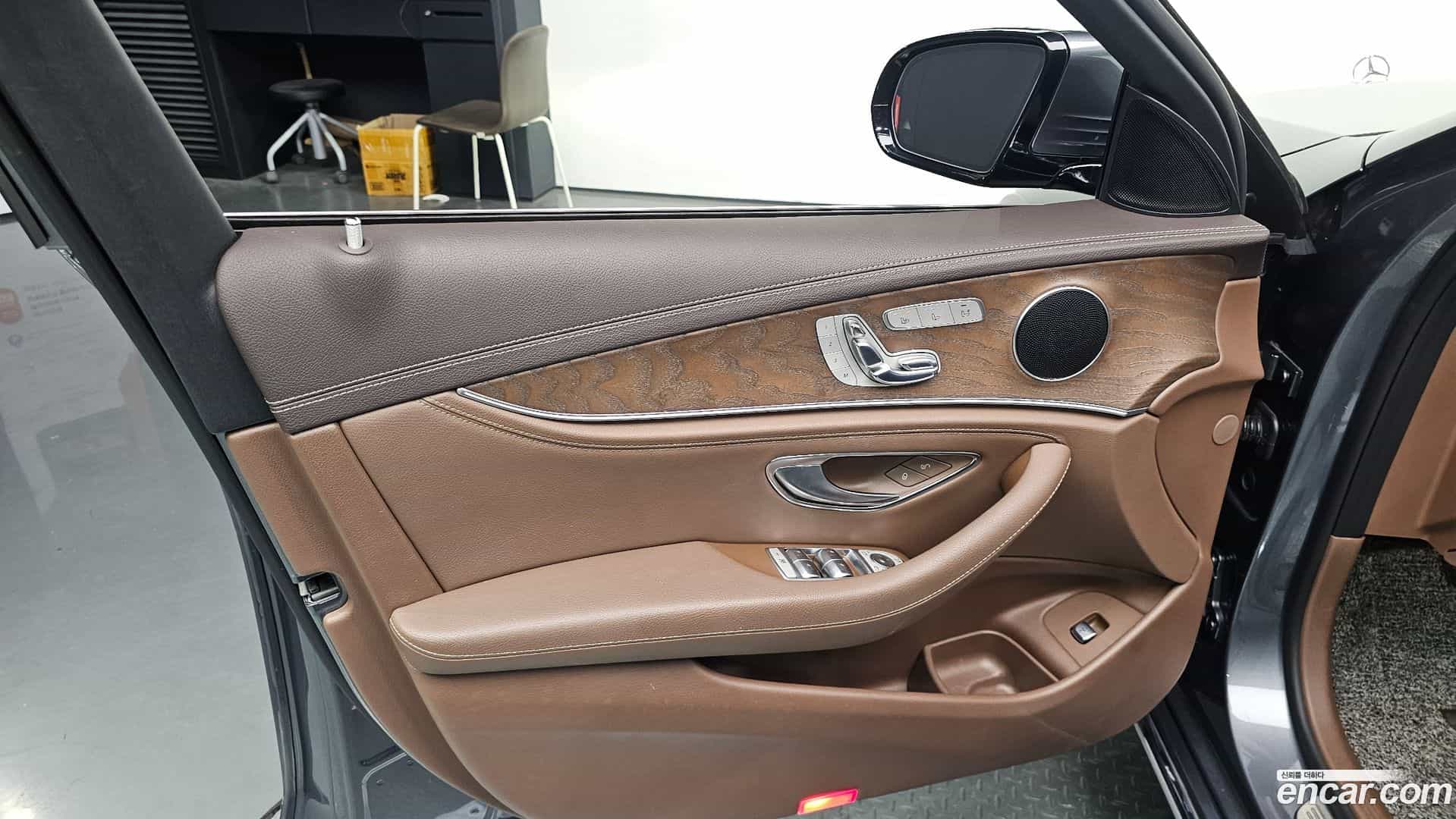 E-Class Mercedes-Benz 2017.5-INNER-034