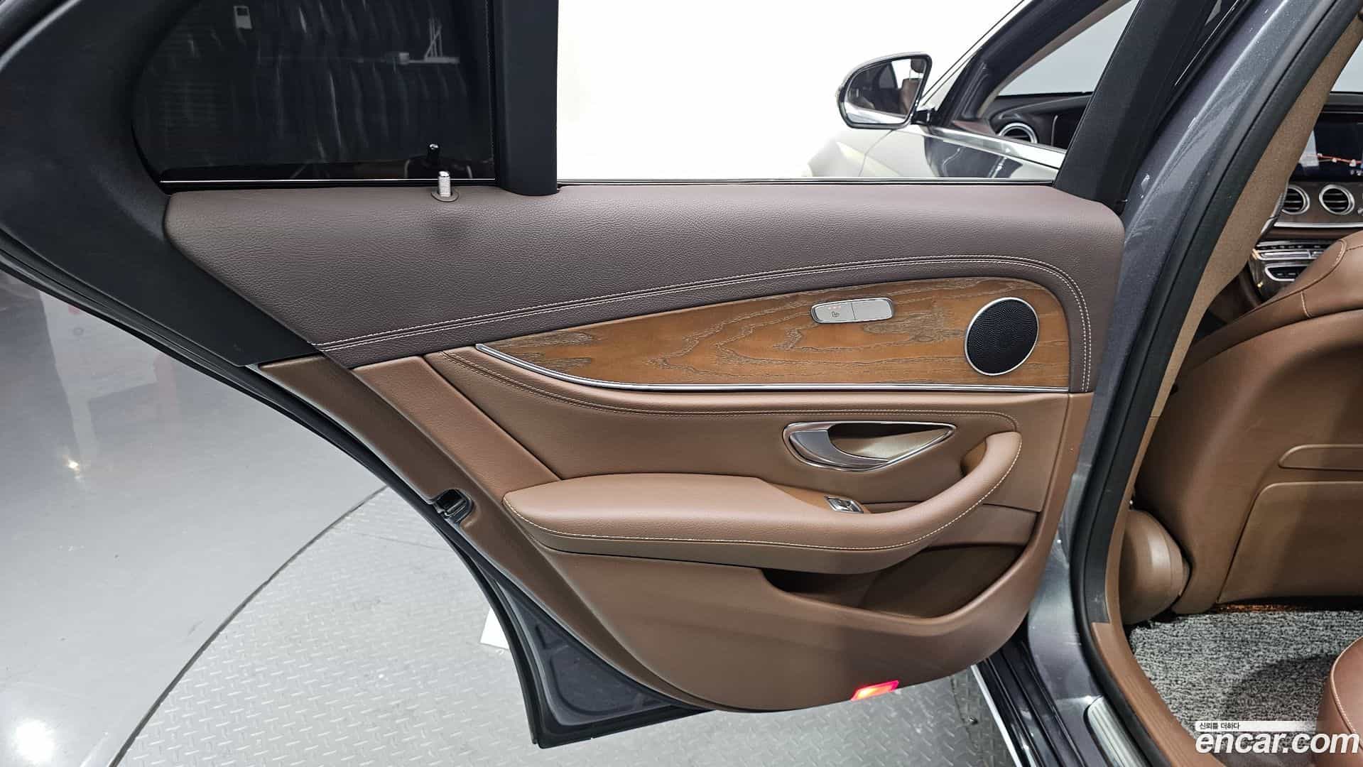 E-Class Mercedes-Benz 2017.5-INNER-035