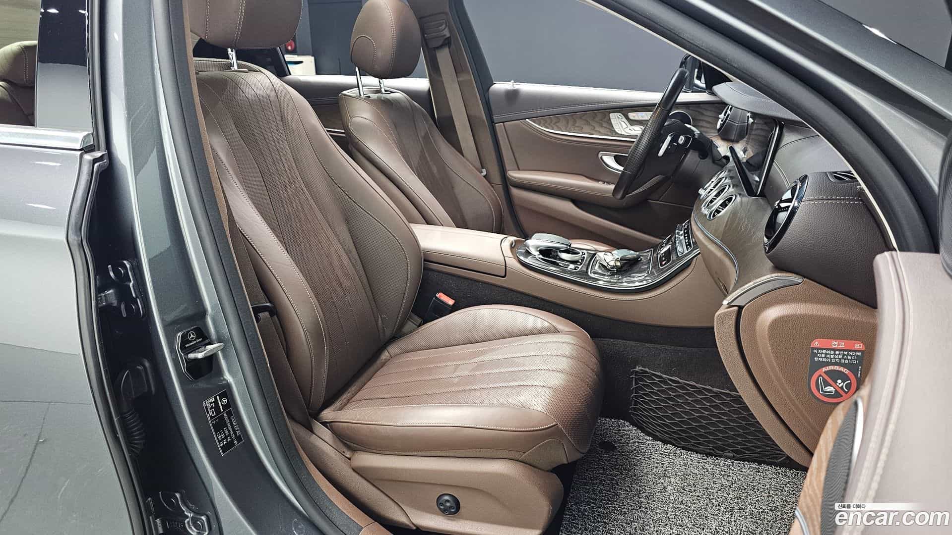 E-Class Mercedes-Benz 2017.5-INNER-036