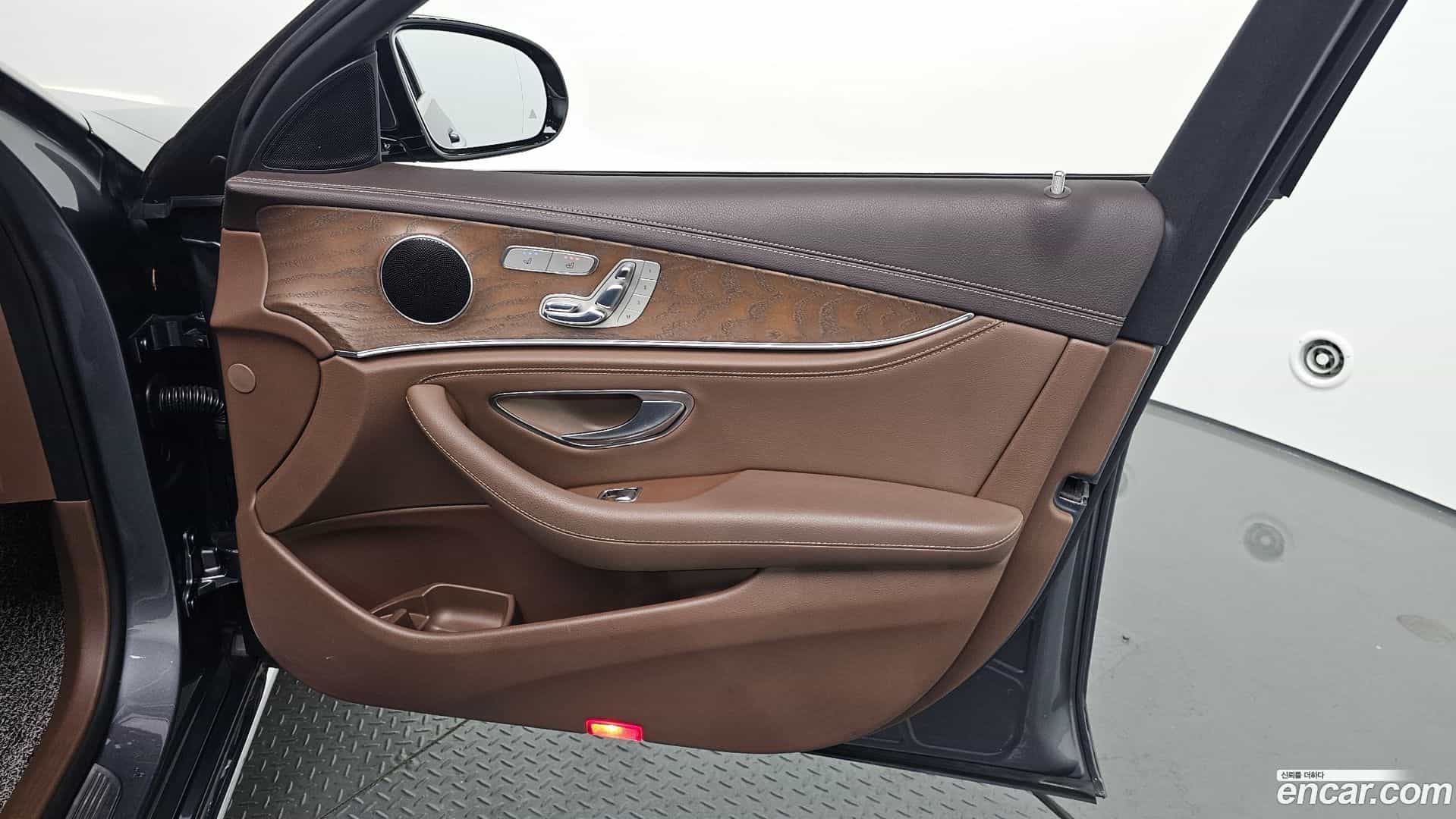 E-Class Mercedes-Benz 2017.5-OPTION-040
