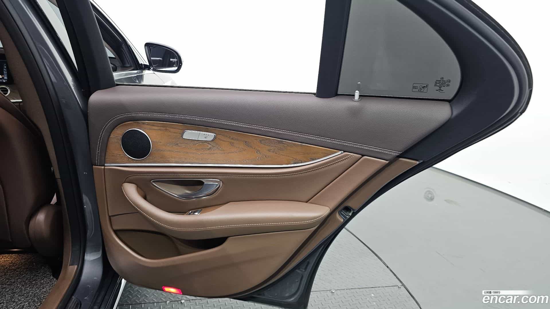 E-Class Mercedes-Benz 2017.5-OPTION-042