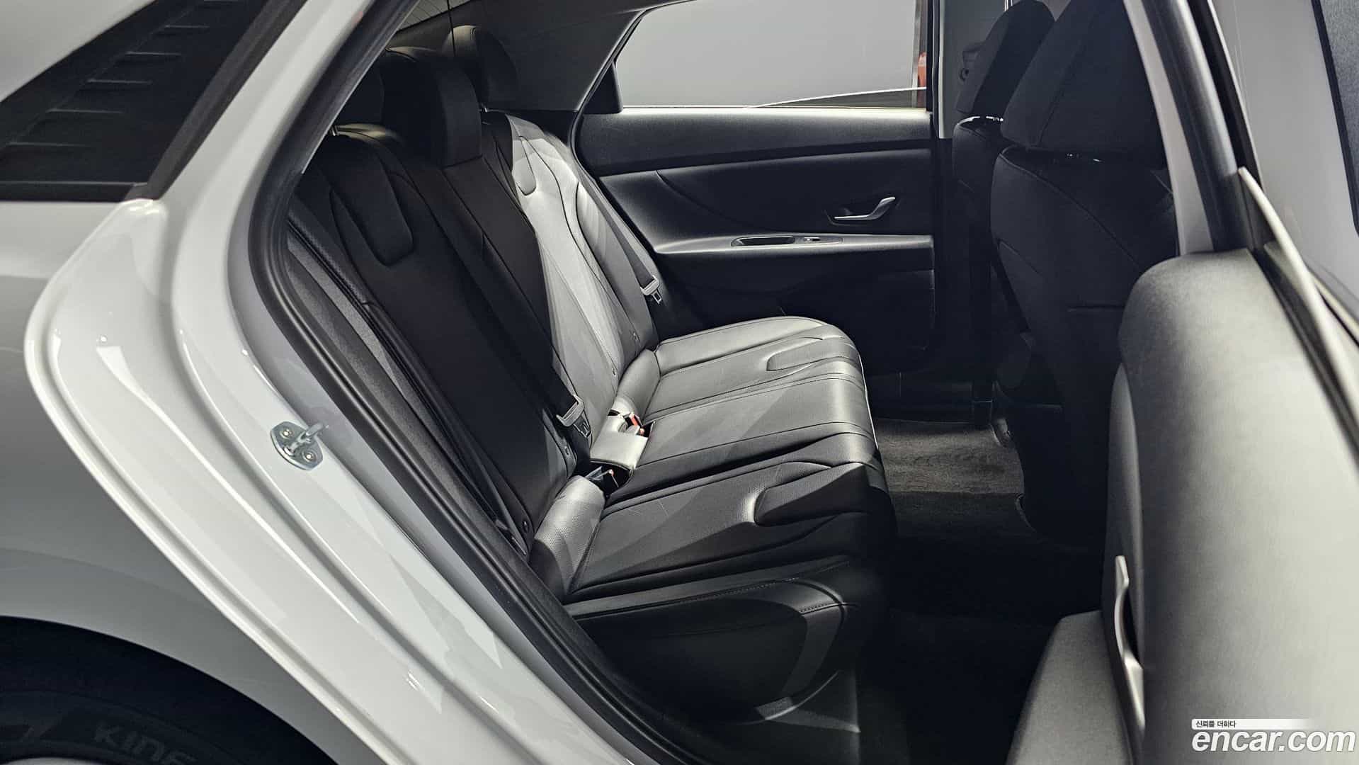 AVANTE Hyundai 2021.3-OPTION-016