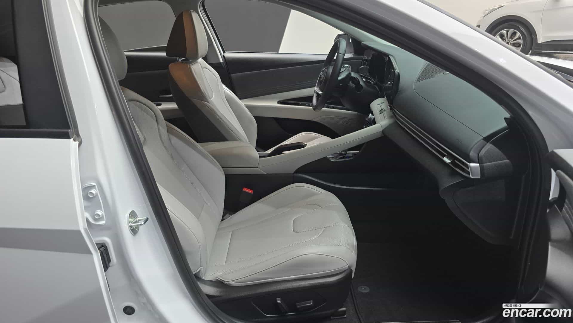 AVANTE Hyundai 2022.3-OPTION-015