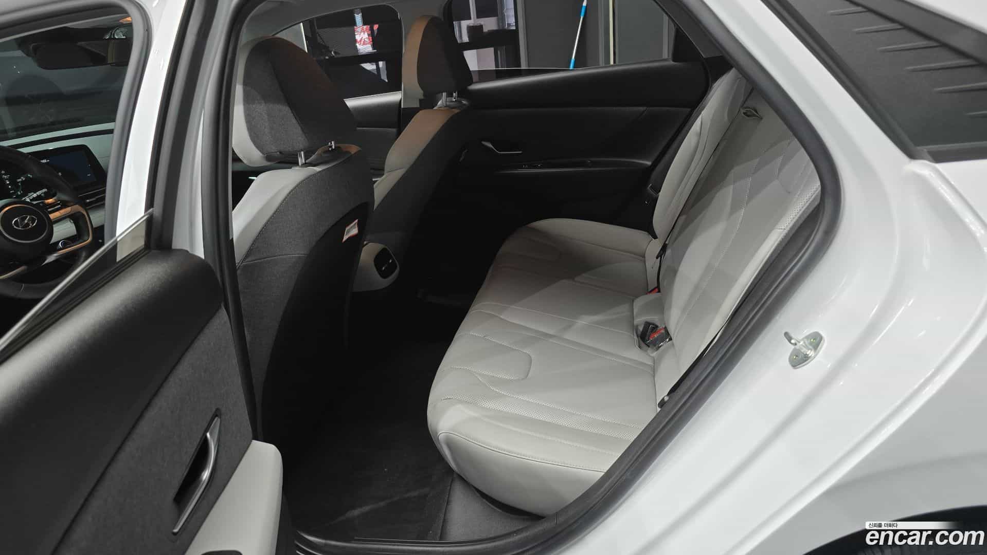 AVANTE Hyundai 2022.3-OPTION-016