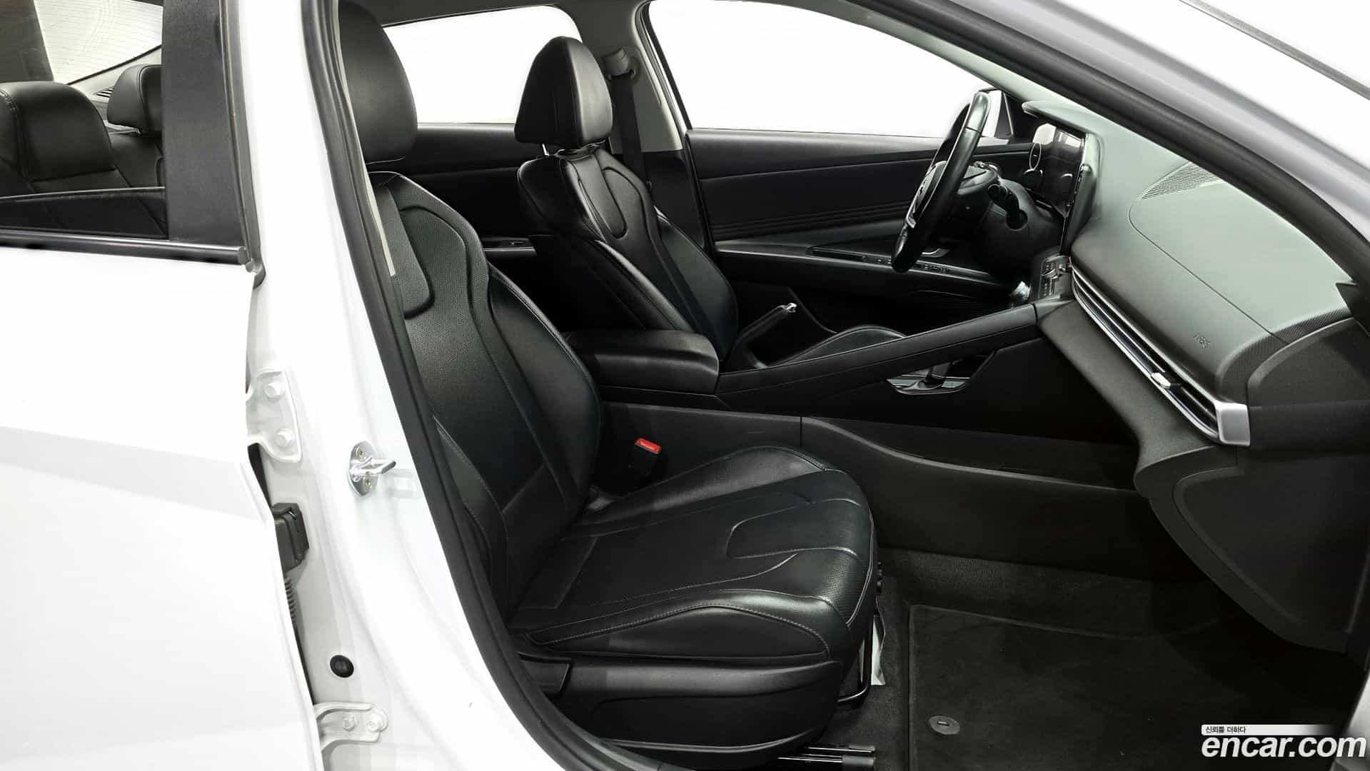 AVANTE Hyundai 2021.8-OPTION-016