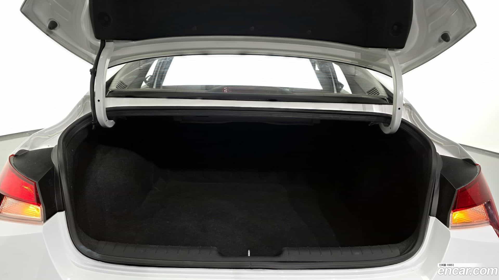 AVANTE Hyundai 2021.8-OPTION-024