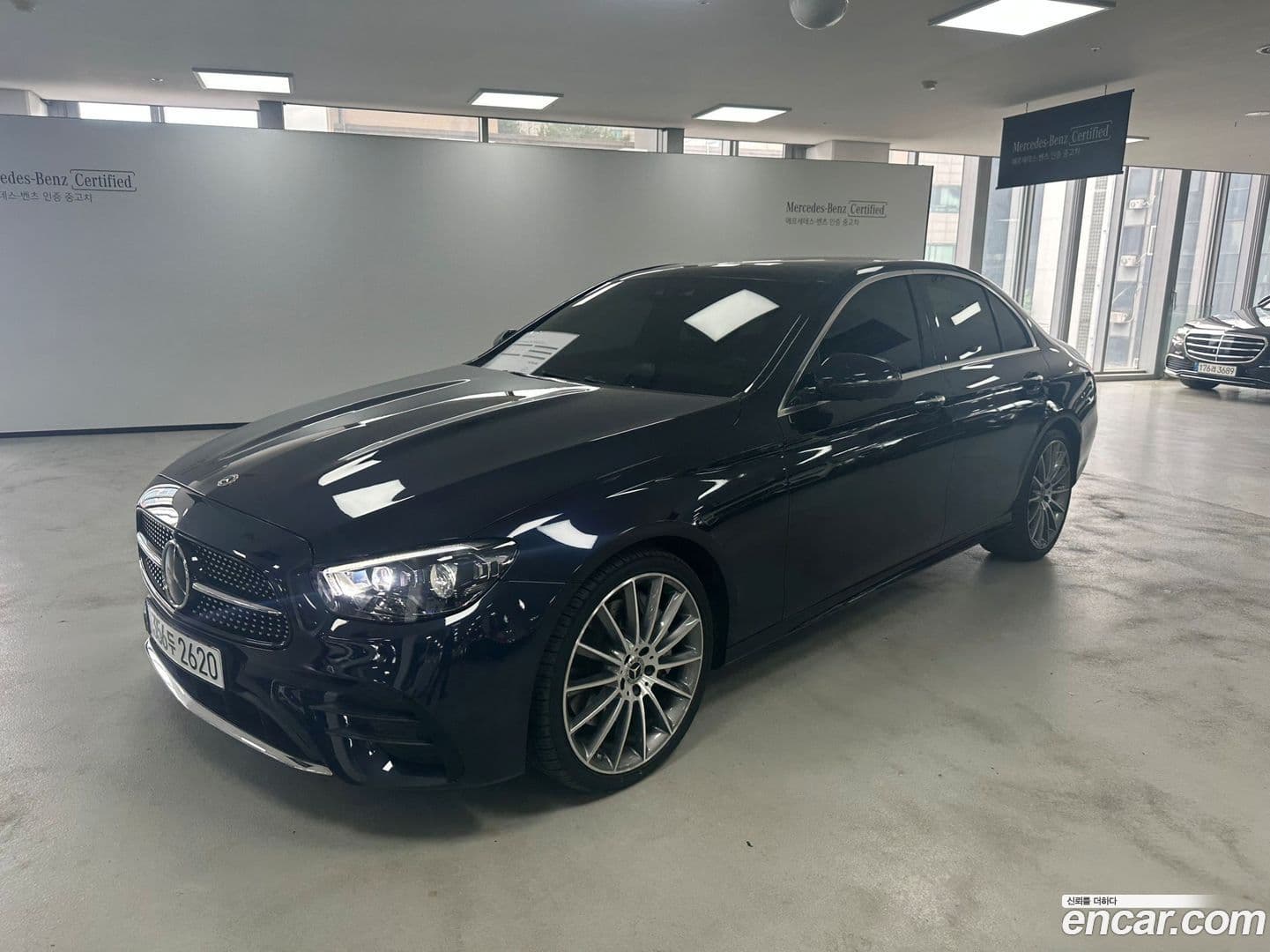 Main__Slider__Photo:E-Class Mercedes-Benz 2022.1-0