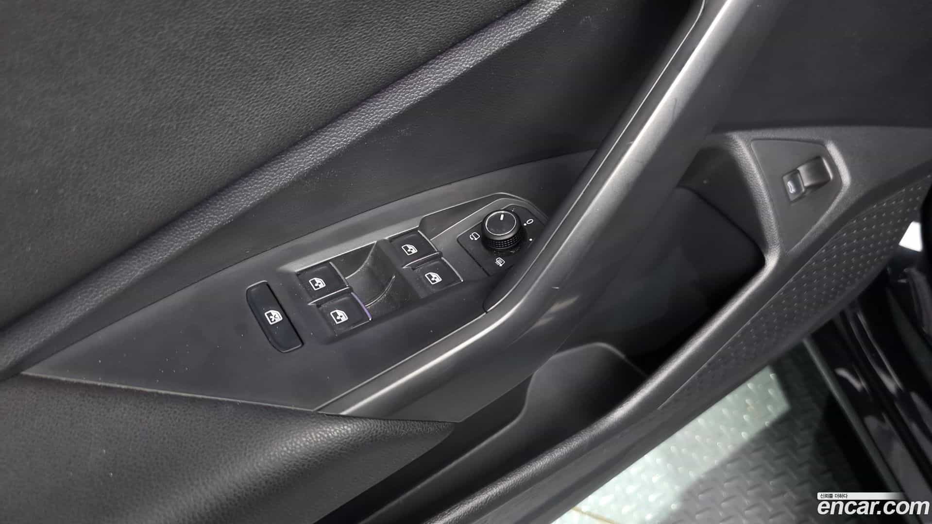 Jetta Volkswagen 2021.6-OPTION-041