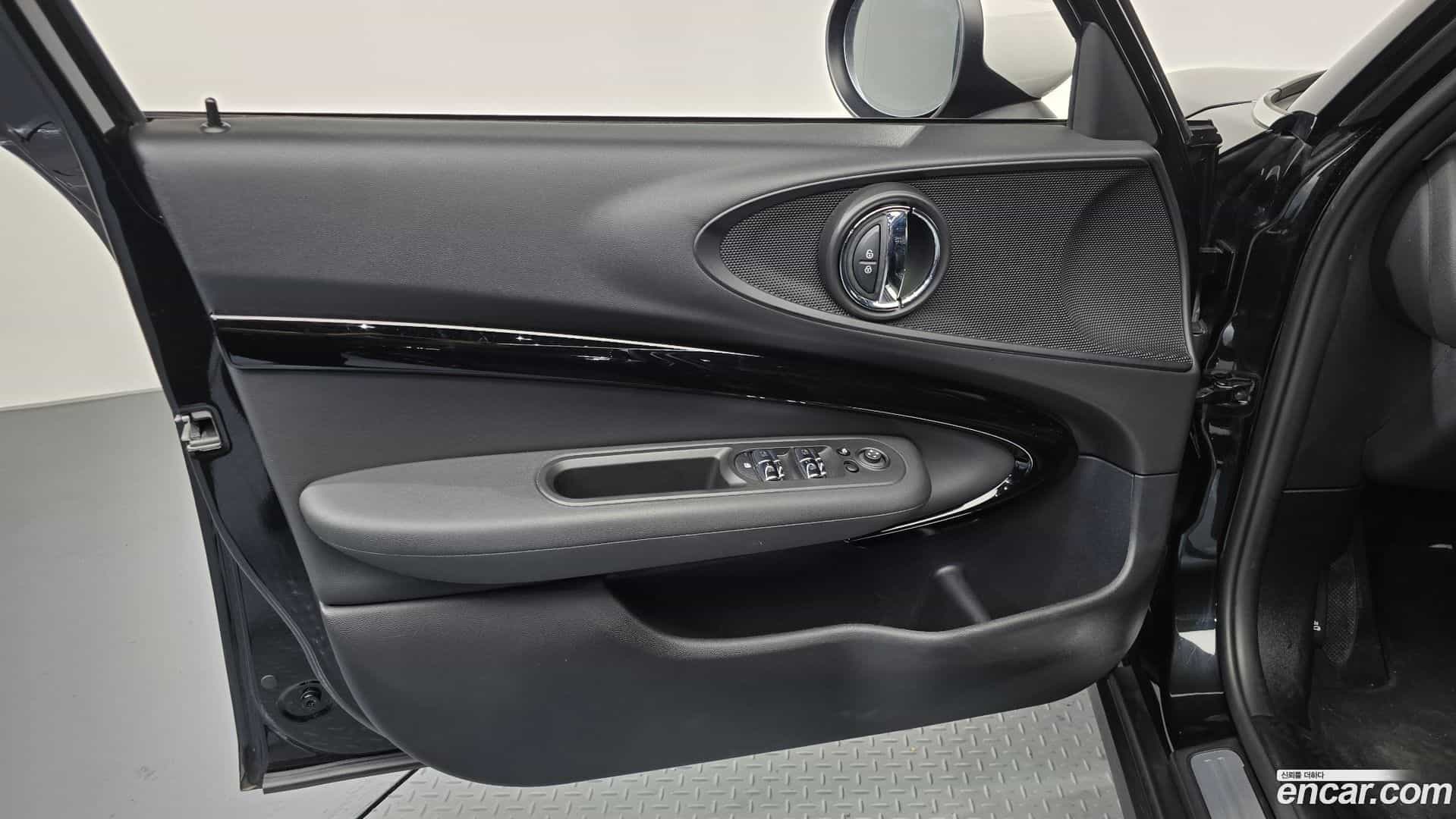Clubman Mini 2022.5-INNER-034