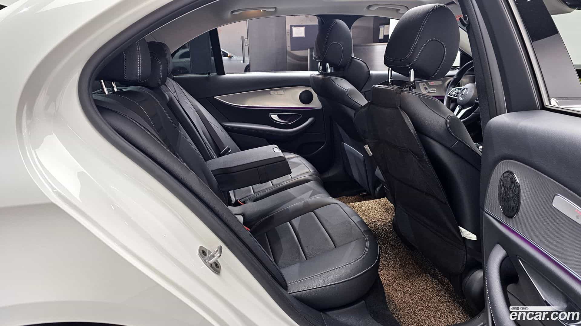 E-Class Mercedes-Benz 2018.10-OPTION-015