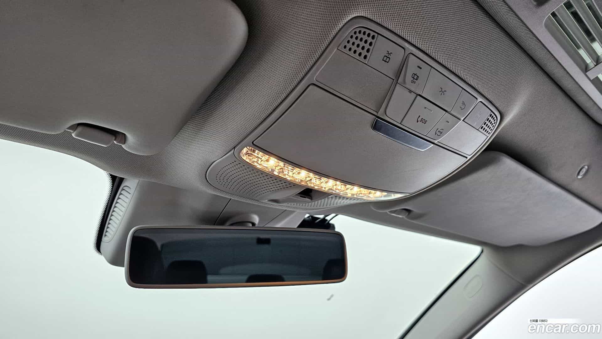 E-Class Mercedes-Benz 2018.10-OPTION-019
