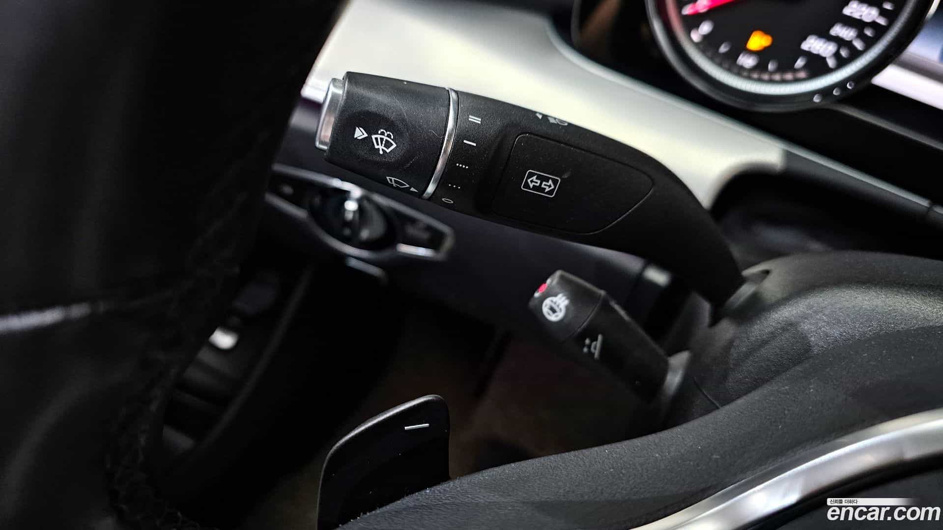 E-Class Mercedes-Benz 2018.10-OPTION-021