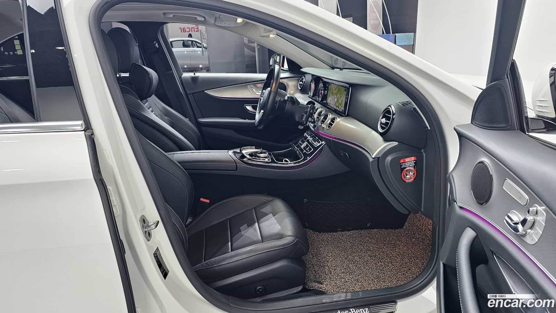 E-Class Mercedes-Benz 2018.10-INNER-036