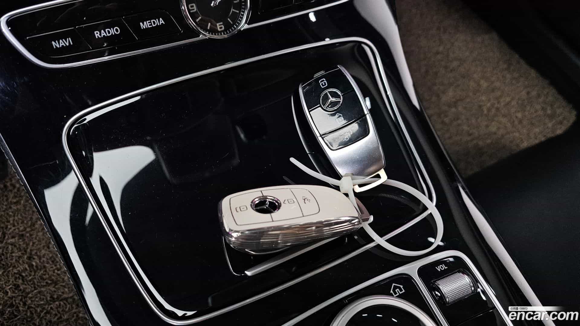 E-Class Mercedes-Benz 2018.10-OPTION-040