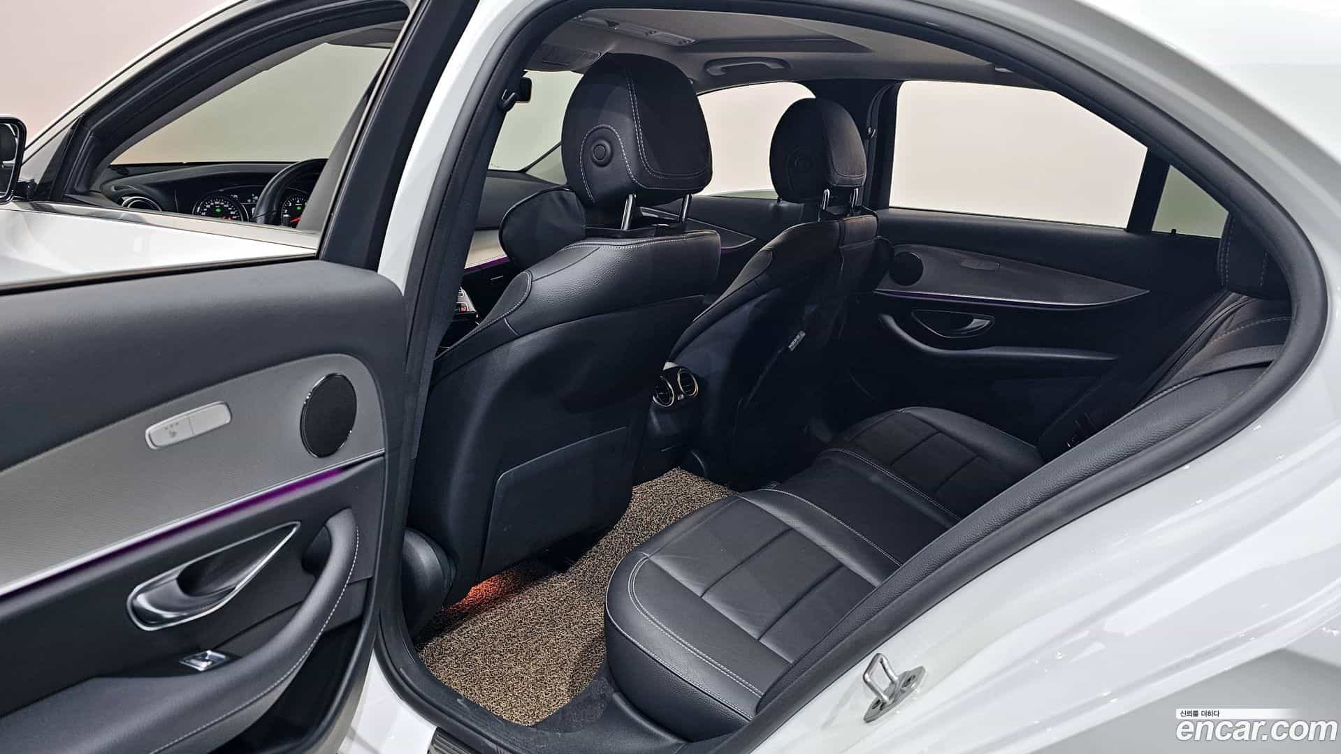 E-Class Mercedes-Benz 2018.10-OPTION-041