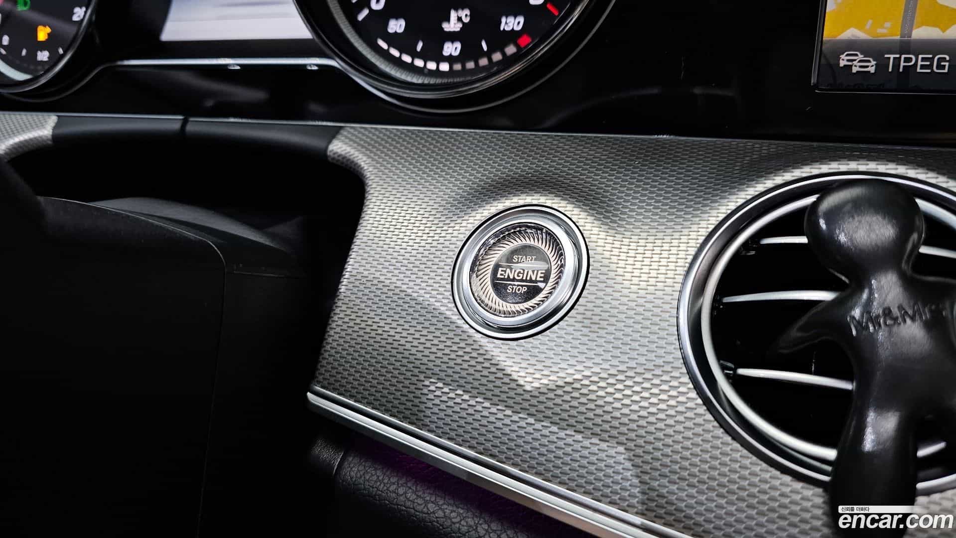 E-Class Mercedes-Benz 2018.10-OPTION-043