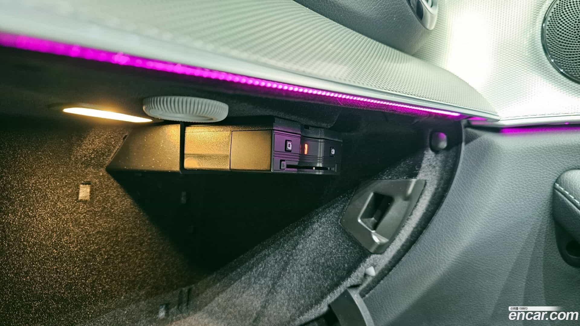 E-Class Mercedes-Benz 2018.10-OPTION-044
