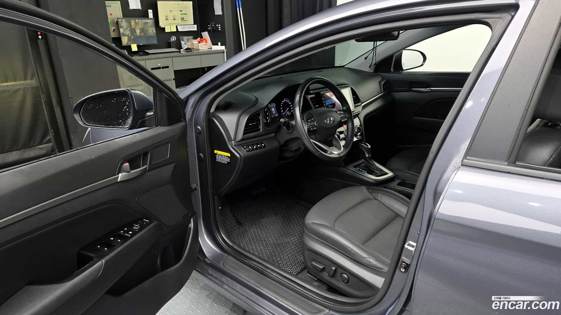 AVANTE Hyundai 2019.0-INNER-010