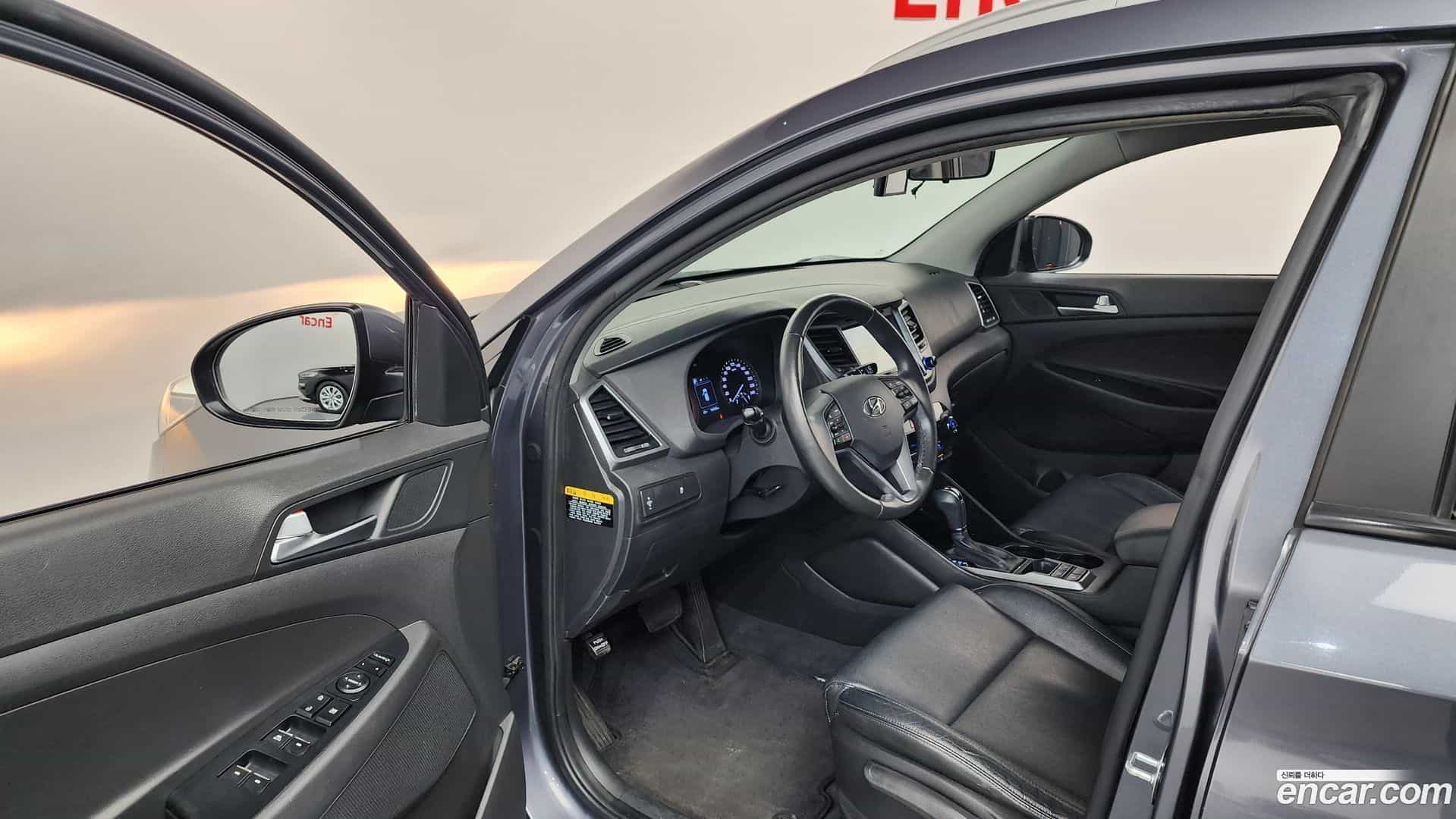 Tucson Hyundai 2016.2-INNER-010