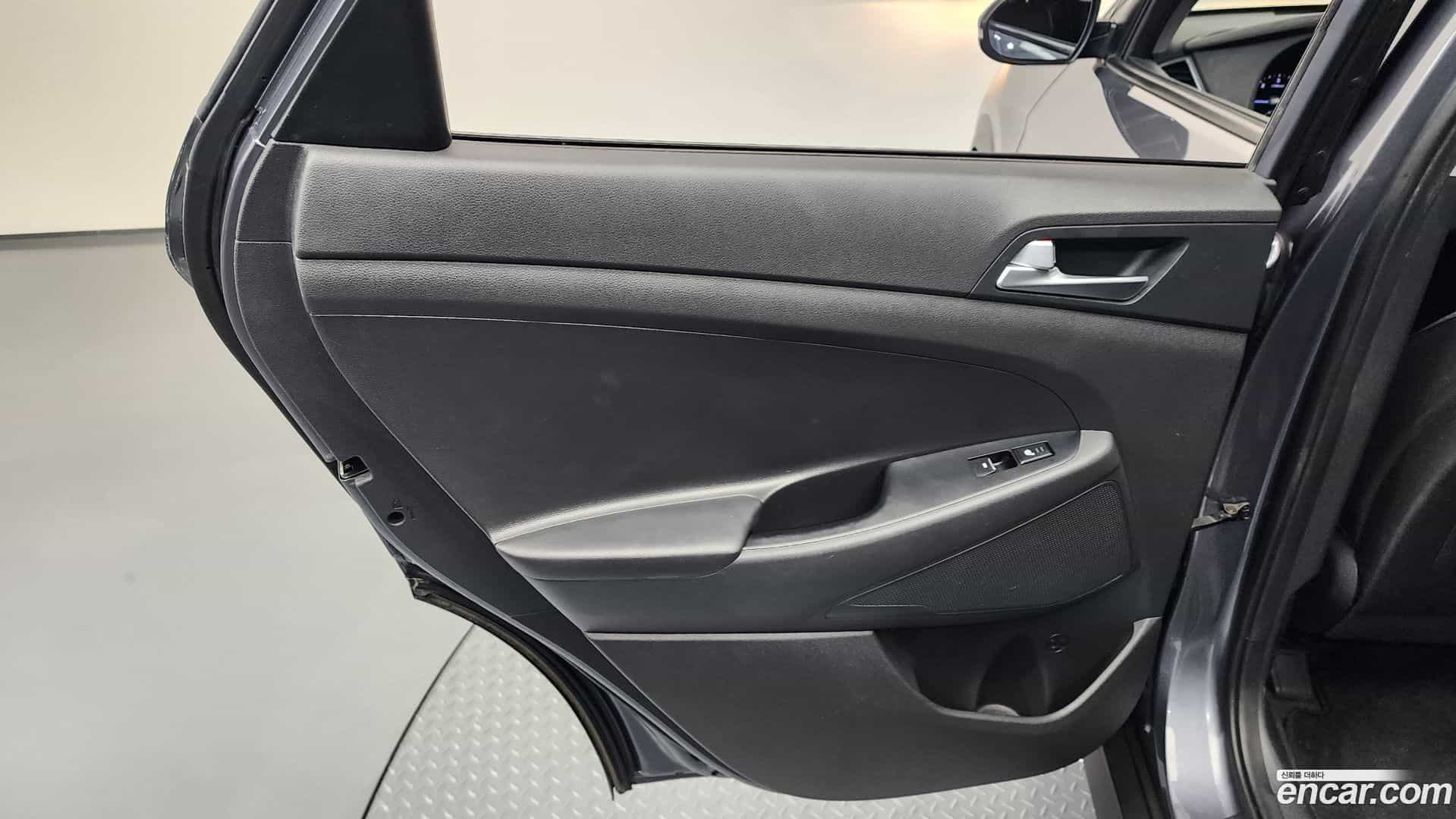 Tucson Hyundai 2016.2-INNER-035