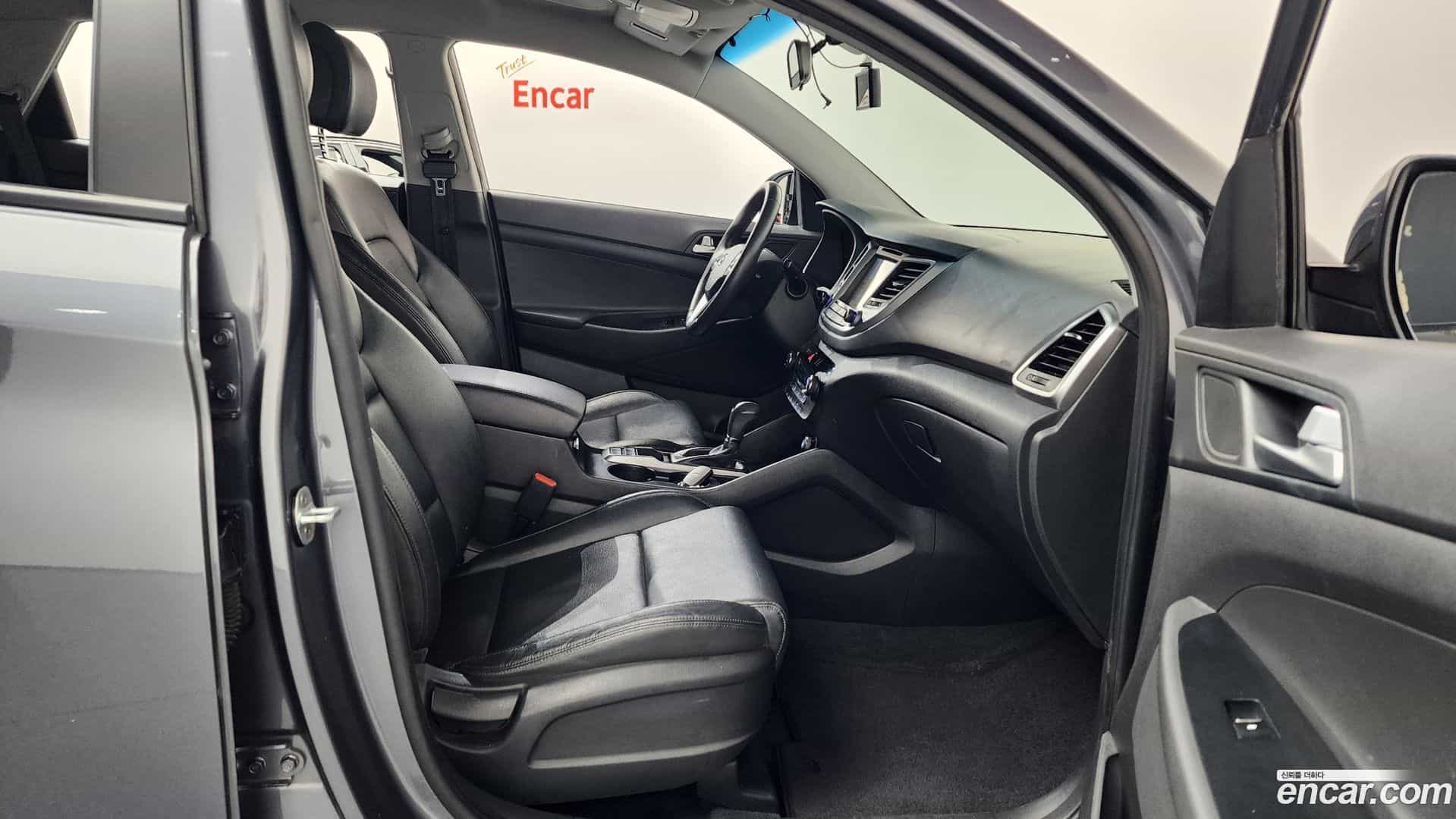 Tucson Hyundai 2016.2-INNER-036