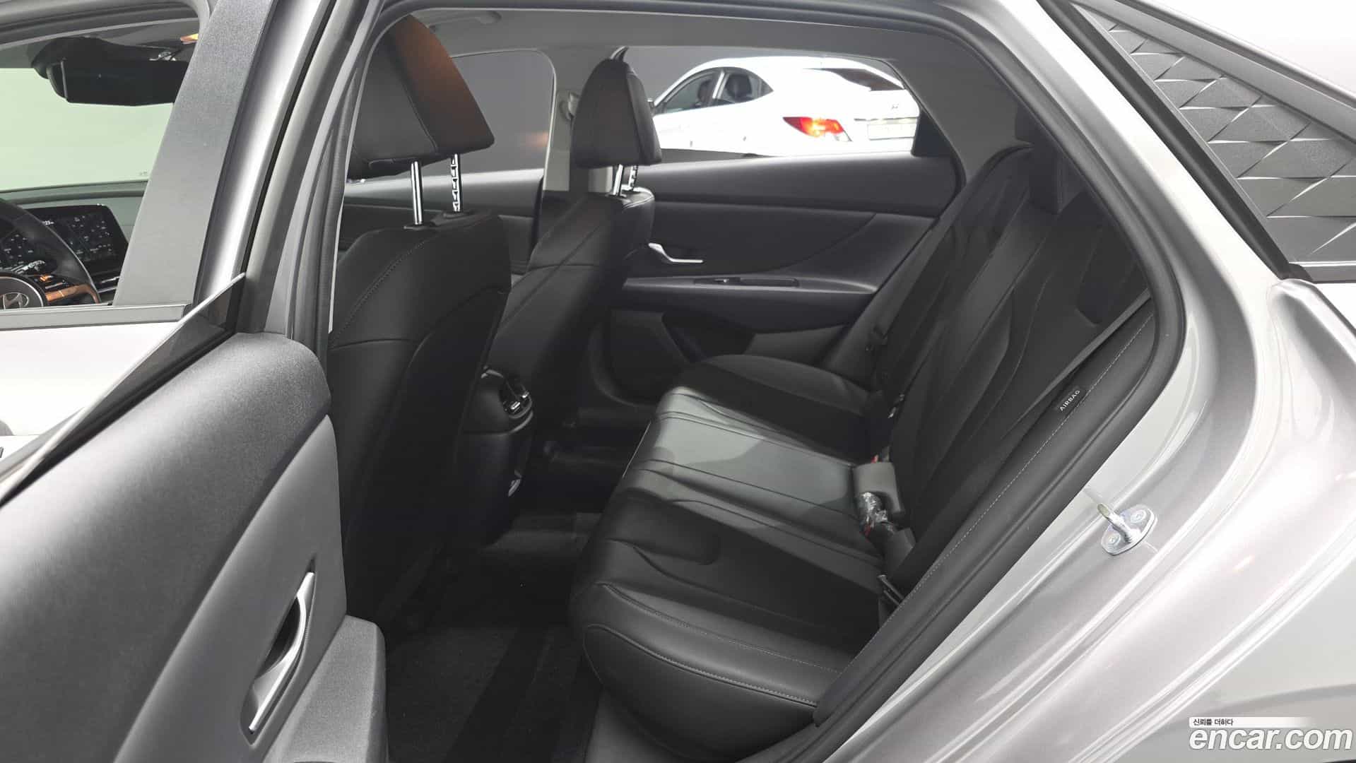 AVANTE Hyundai 2024.10-OPTION-015
