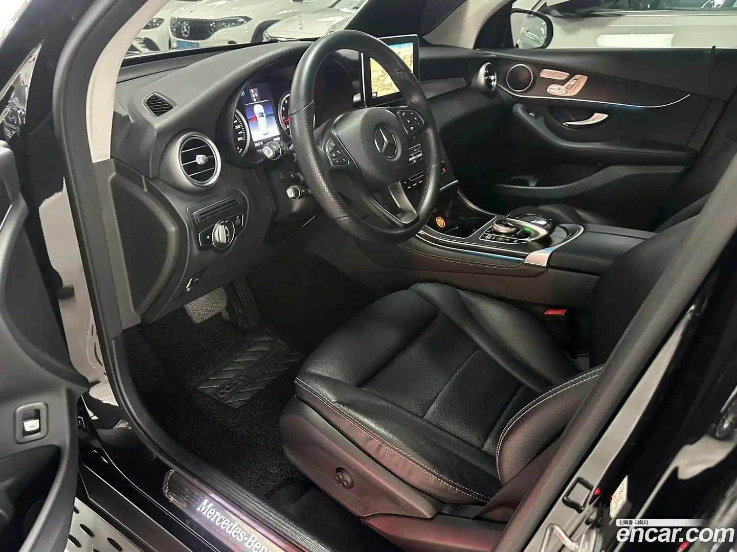 GLC-Class Mercedes-Benz 2019.8-INNER-010
