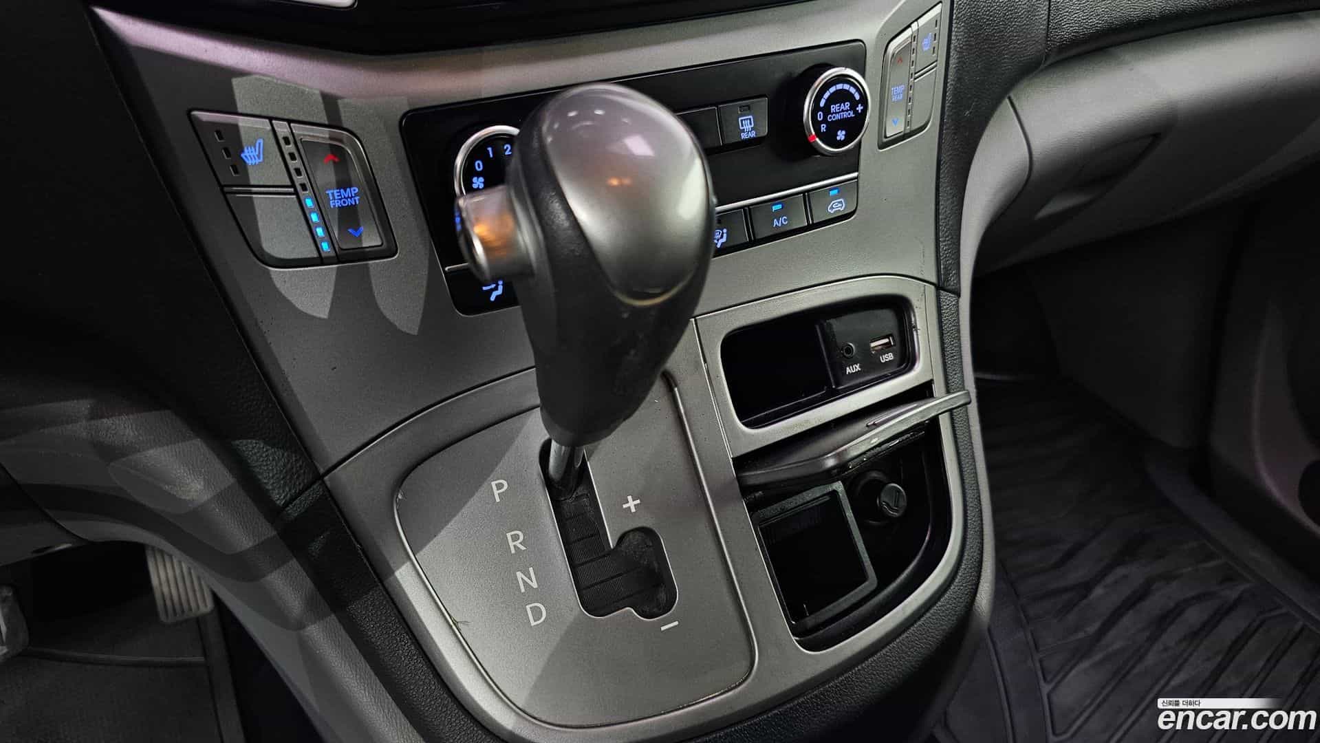Starex Hyundai 2016.0-INNER-009