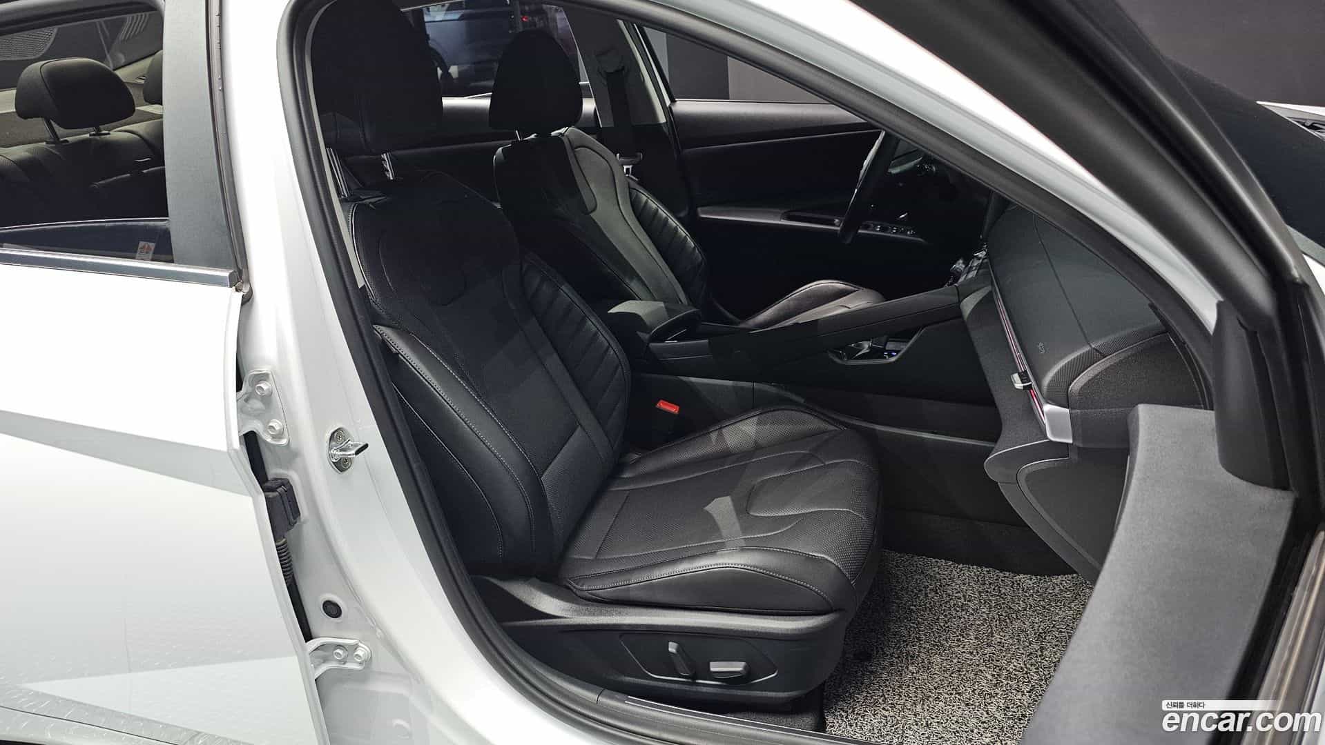 AVANTE Hyundai 2022.8-OPTION-015
