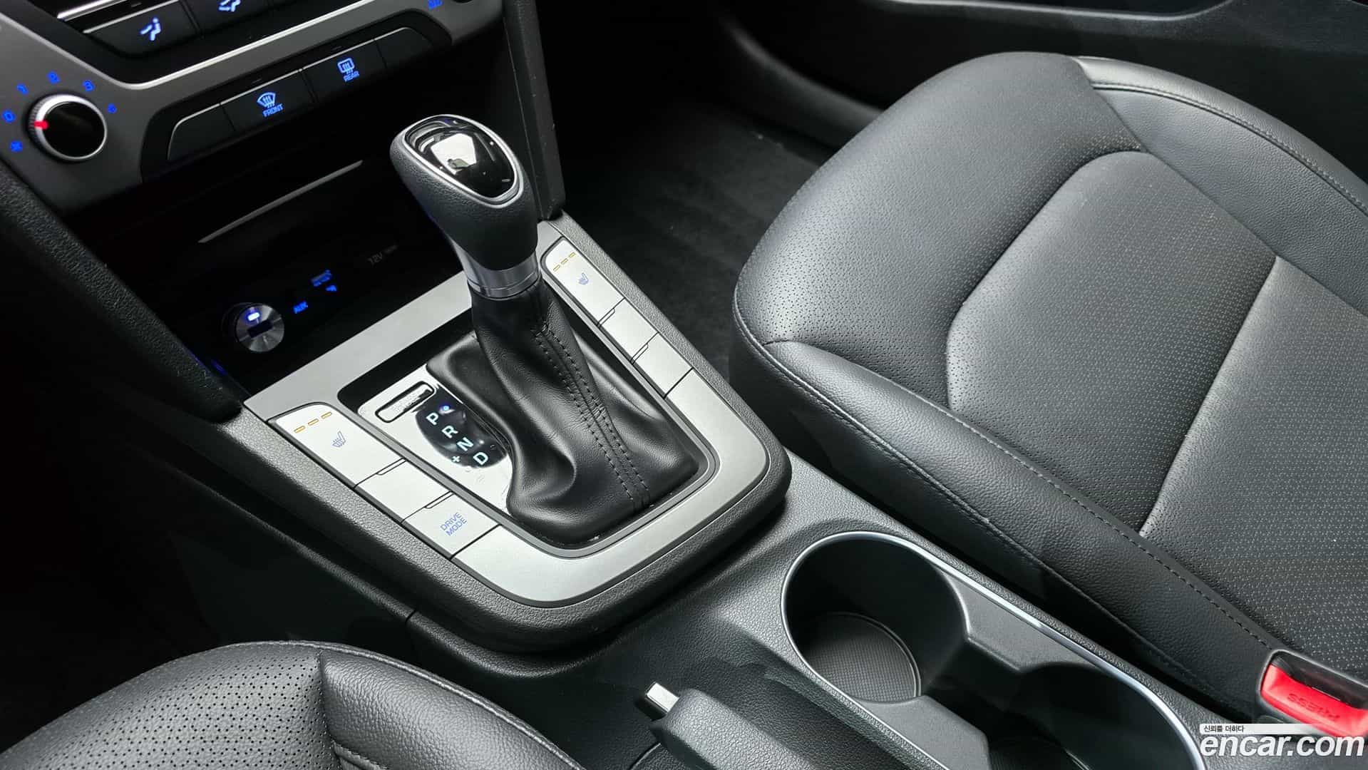 AVANTE Hyundai 2016.11-INNER-009