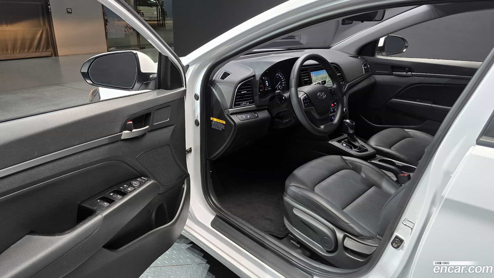 AVANTE Hyundai 2016.11-INNER-010