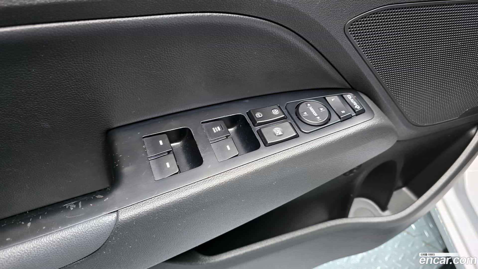 AVANTE Hyundai 2016.11-OPTION-022