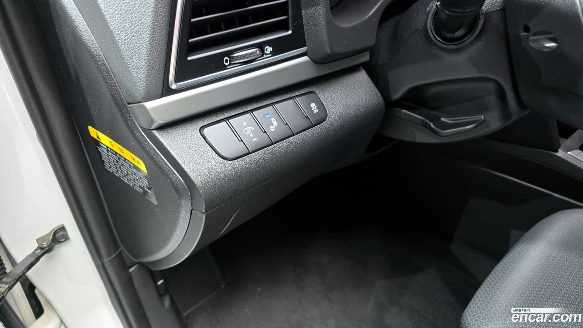 AVANTE Hyundai 2016.11-OPTION-023