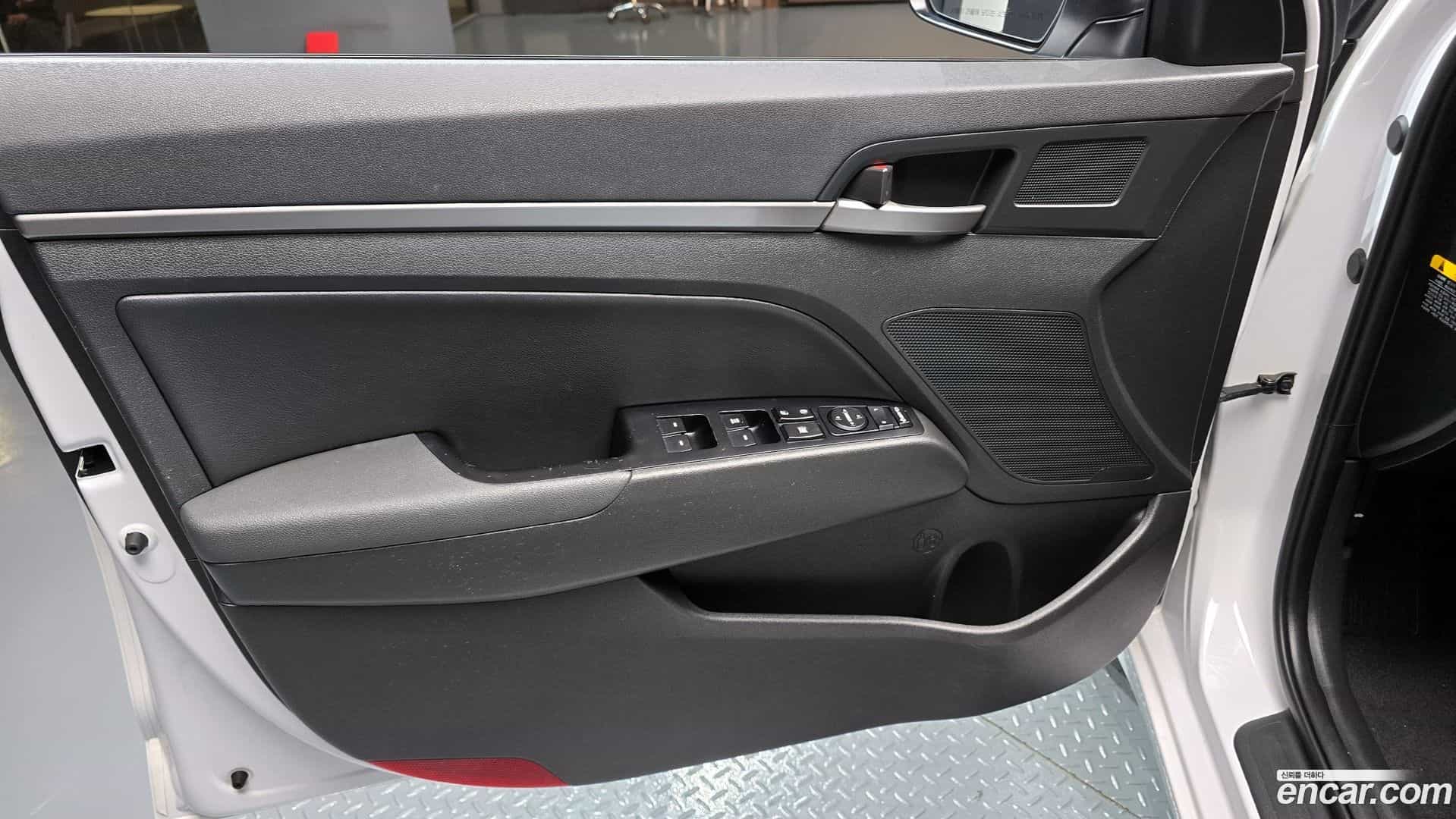 AVANTE Hyundai 2016.11-INNER-034