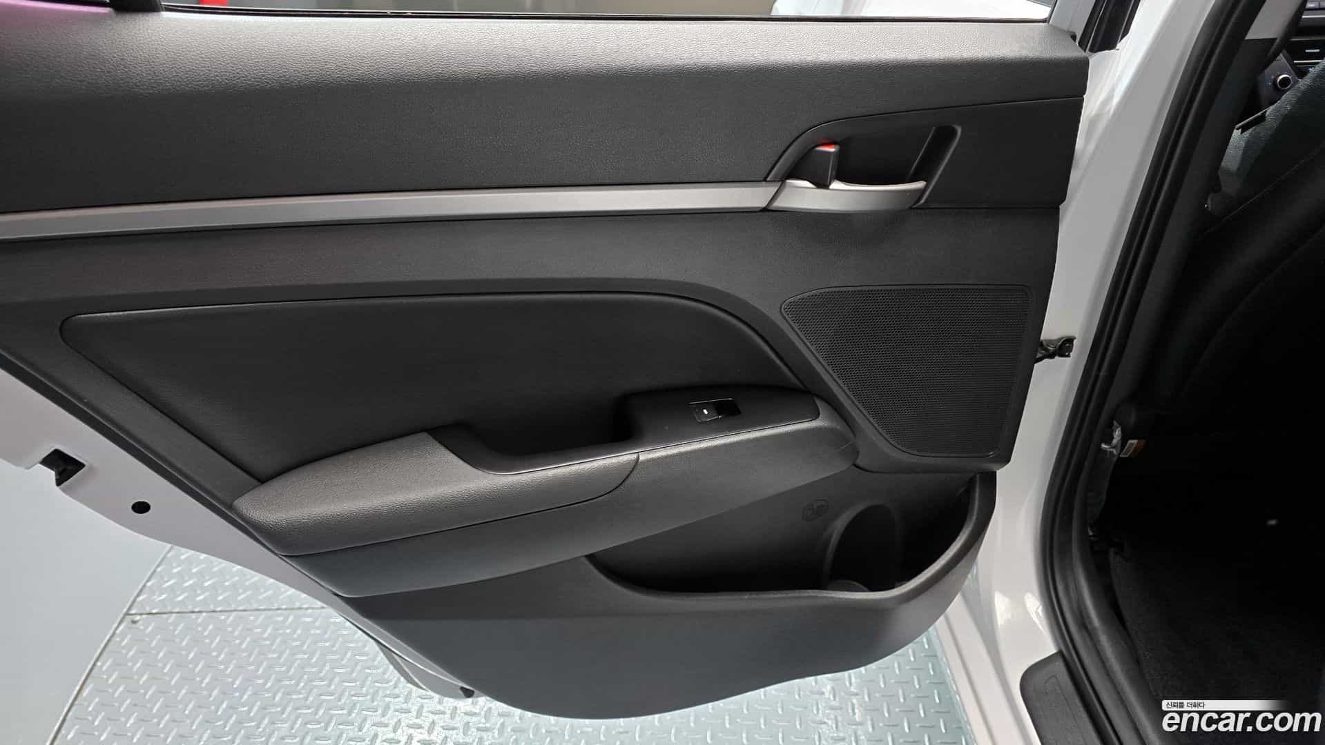 AVANTE Hyundai 2016.11-INNER-035