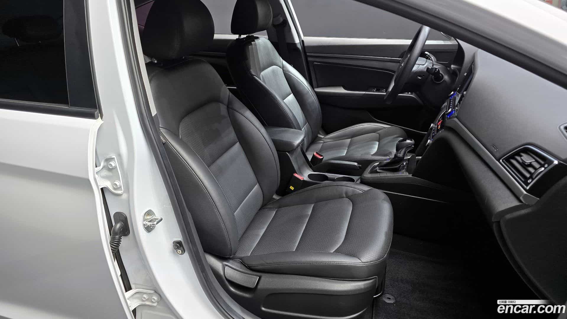 AVANTE Hyundai 2016.11-INNER-036