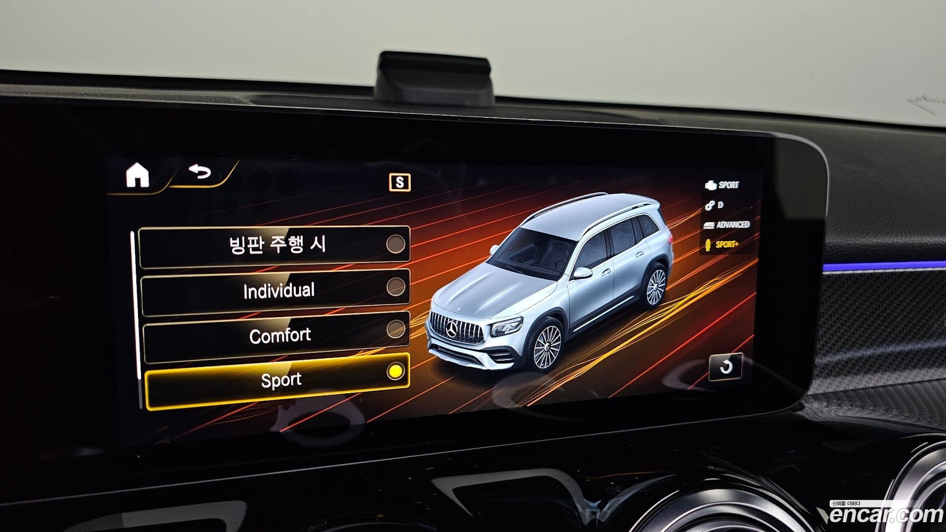 Main__Slider__Photo:GLB-Class Mercedes-Benz 2022.5-15