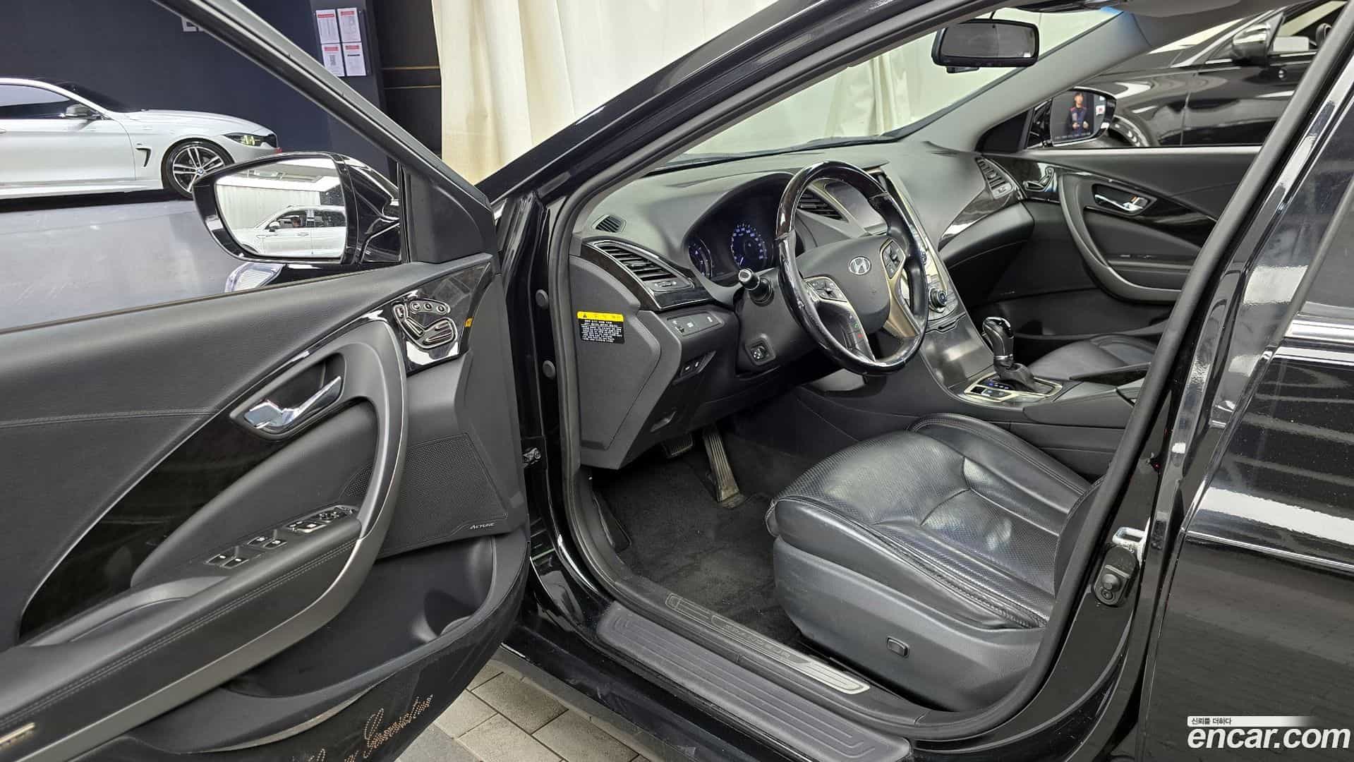 Grandeur Hyundai 2013.0-INNER-010