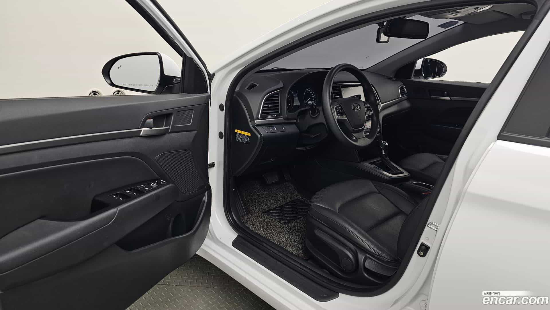 AVANTE Hyundai 2018.5-INNER-010